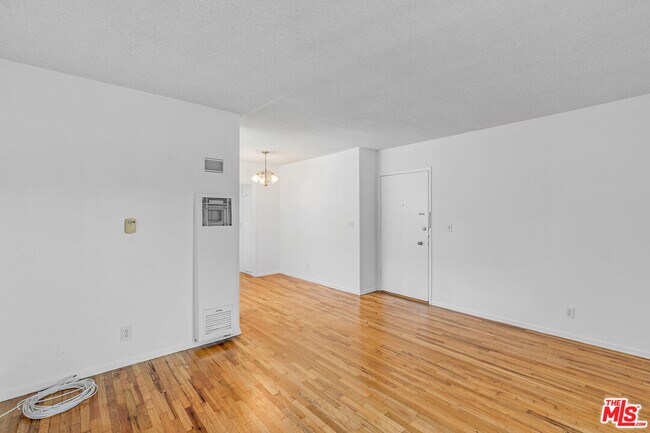 Foto del edificio - 1627 S Bundy Dr