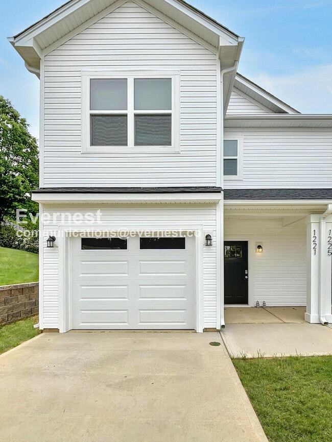 Building Photo - 1221 Marble St