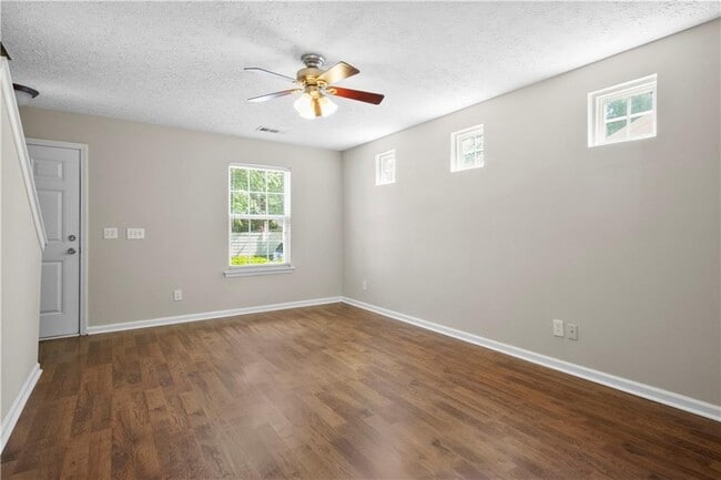 Building Photo - 168 Oak Grove Pl