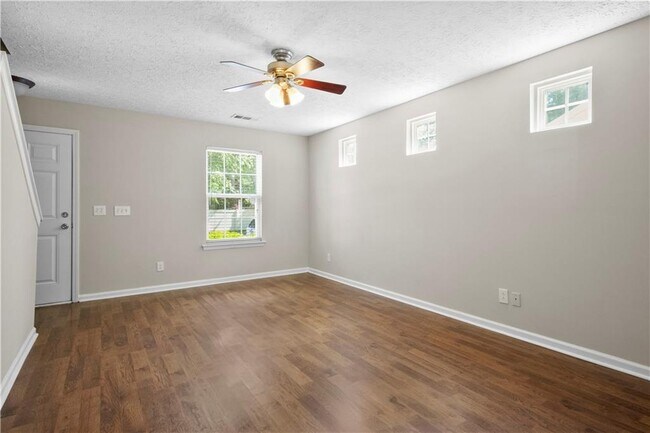 Foto del edificio - 168 Oak Grove Pl