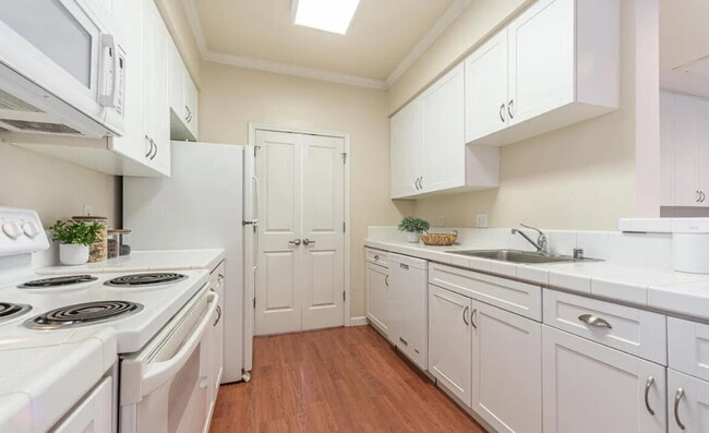 Foto del edificio - Discover the best location in the complex ...
