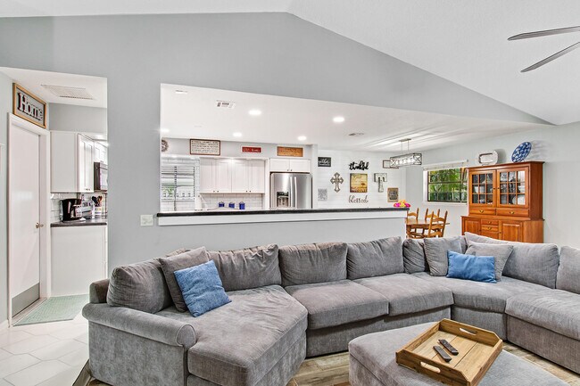 Foto del edificio - 912 Blueberry Dr