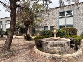 Building Photo - 6700 Escondido Dr