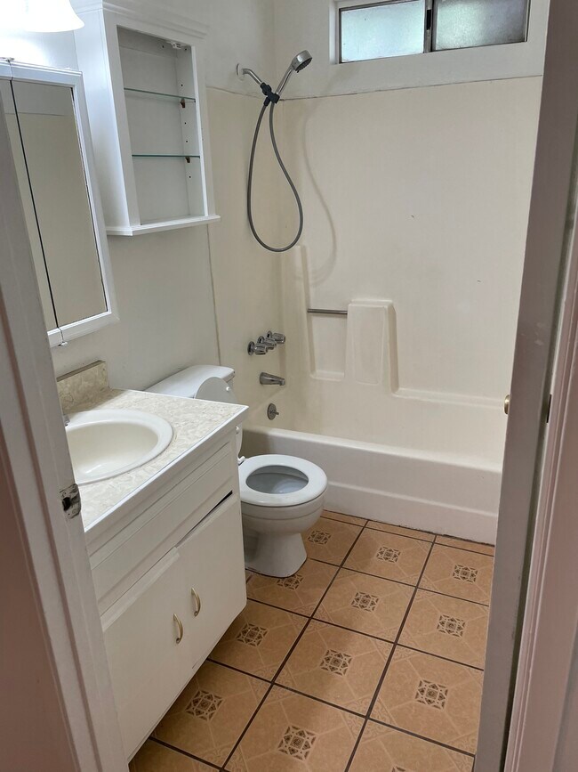 Baño - 218 Woodrow Ave