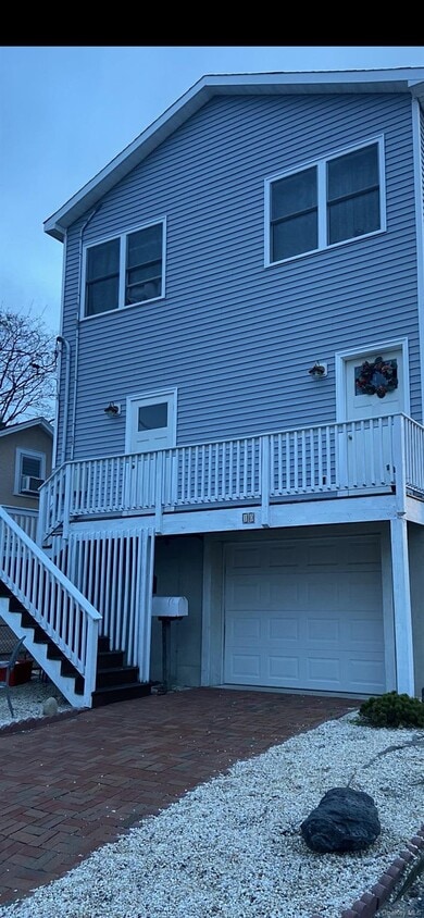 Building Photo - 10 Pershing Pl