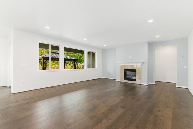 Foto del edificio - Carnation 5 Bedroom 3.5 Bath 3-Car Garage