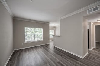 Building Photo - Vinings