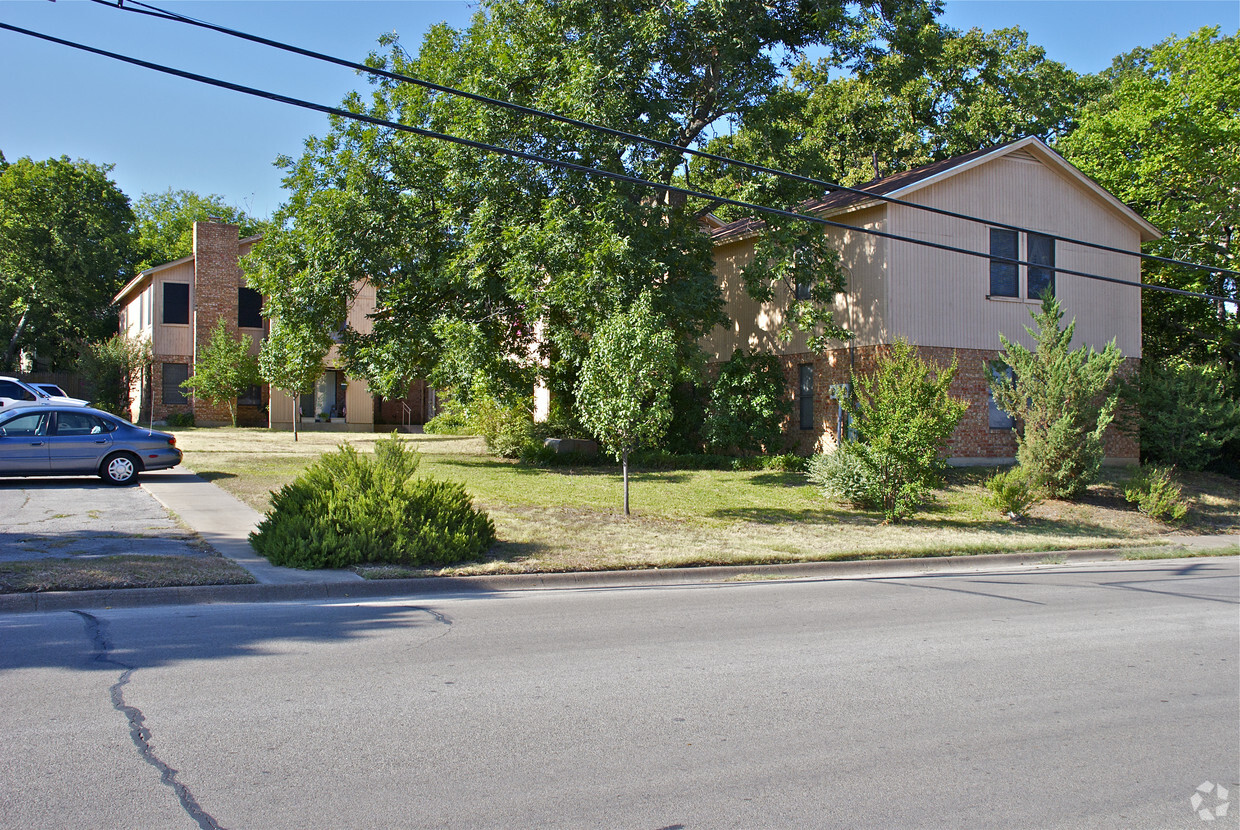 Oakwood Terrace Apartments - English Oak Apartments