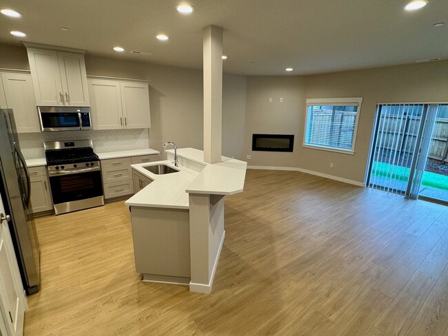 Building Photo - Brand New! 3 Bedroom / 2 Bath Townhome wit...