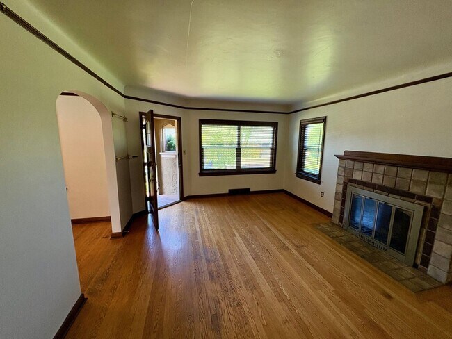 Building Photo - Loyal Heights Ballard Home