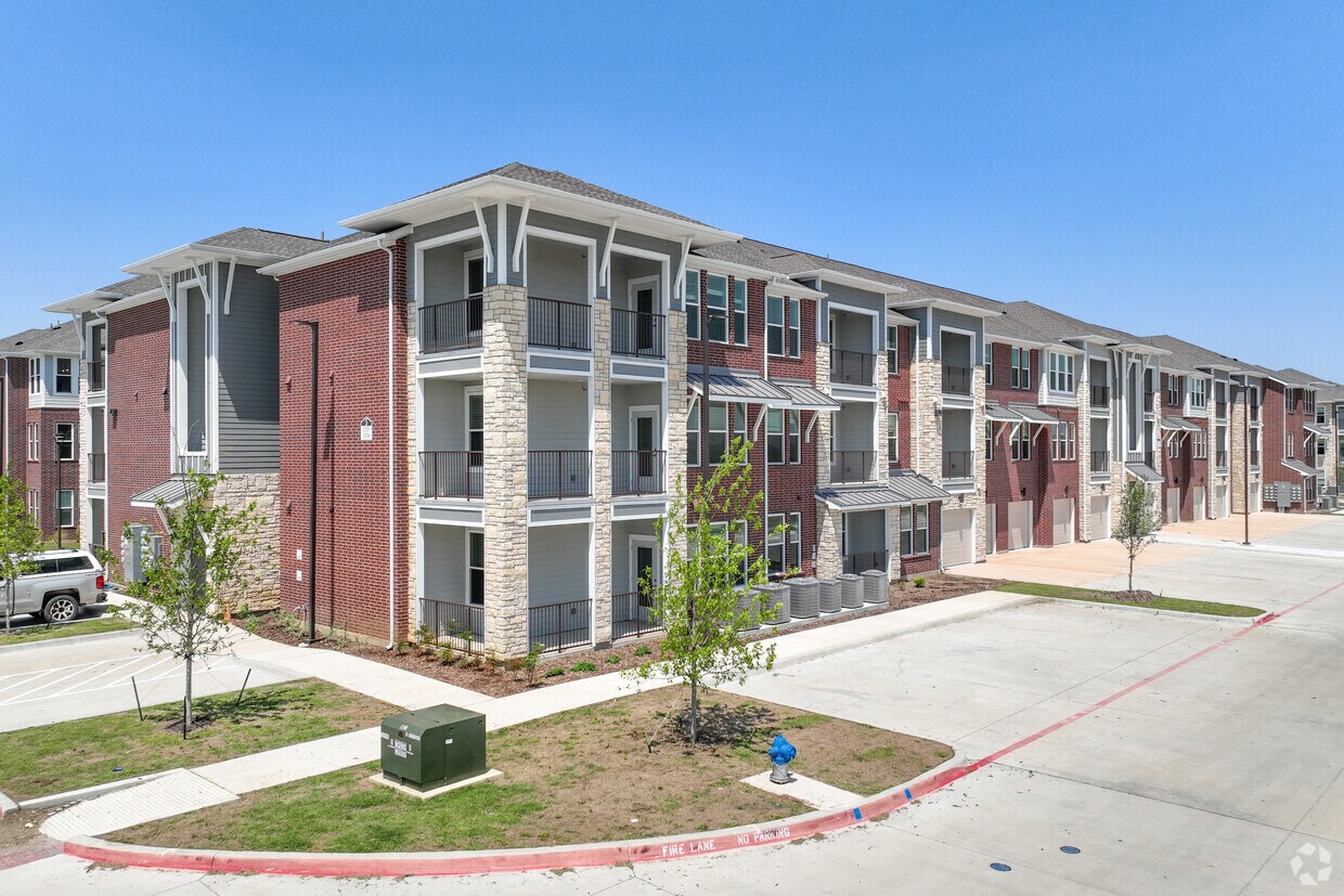 Royalton at Creeks of Legacy Apartments in Prosper, TX
