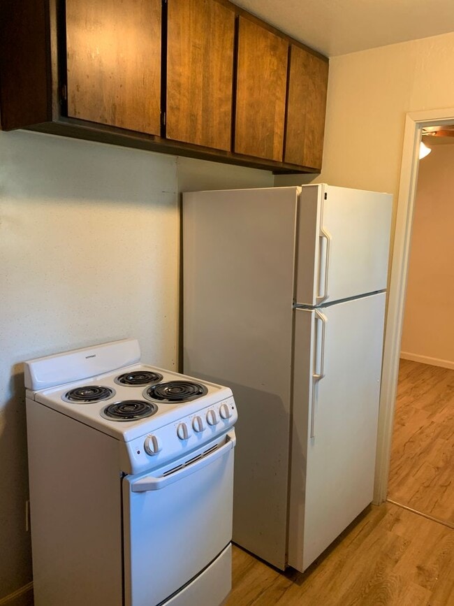 Building Photo - HALLOWEEN SPECIAL - 2 WEEKS FREE RENT!!
