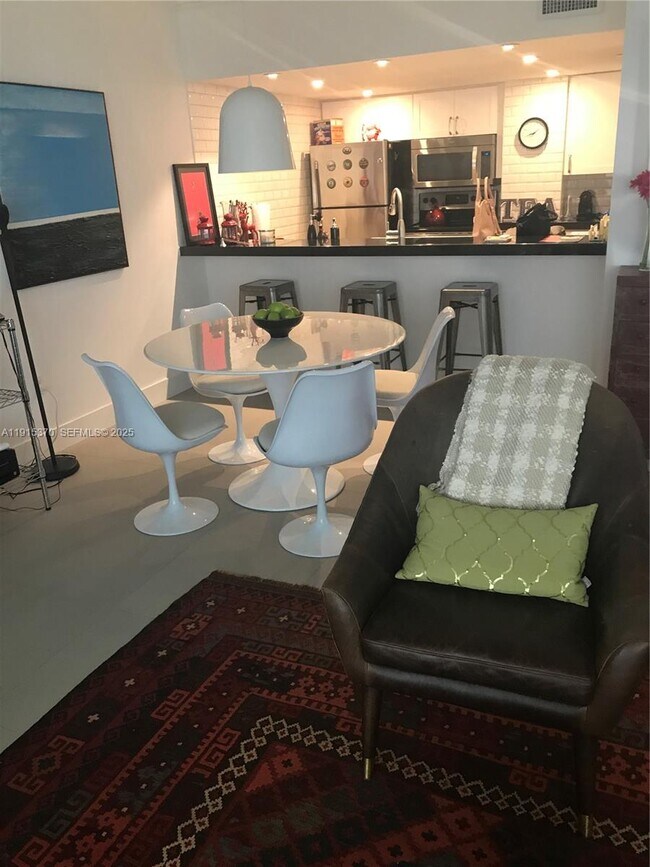 Foto del edificio - 555 NE 15th St