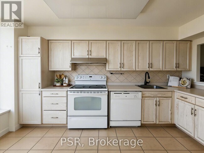 Photo du bâtiment - 11 Thorncliffe Park Dr