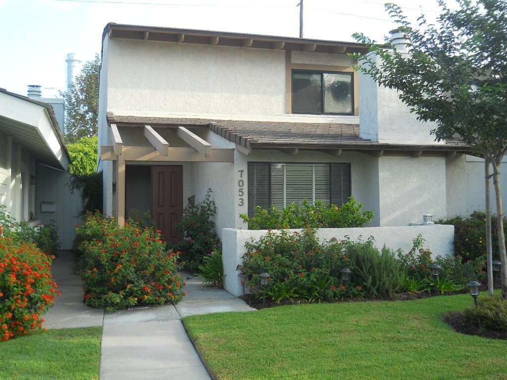 Primary Photo - Island Village: Gated 3 Bed 2.5 Bath Attac...