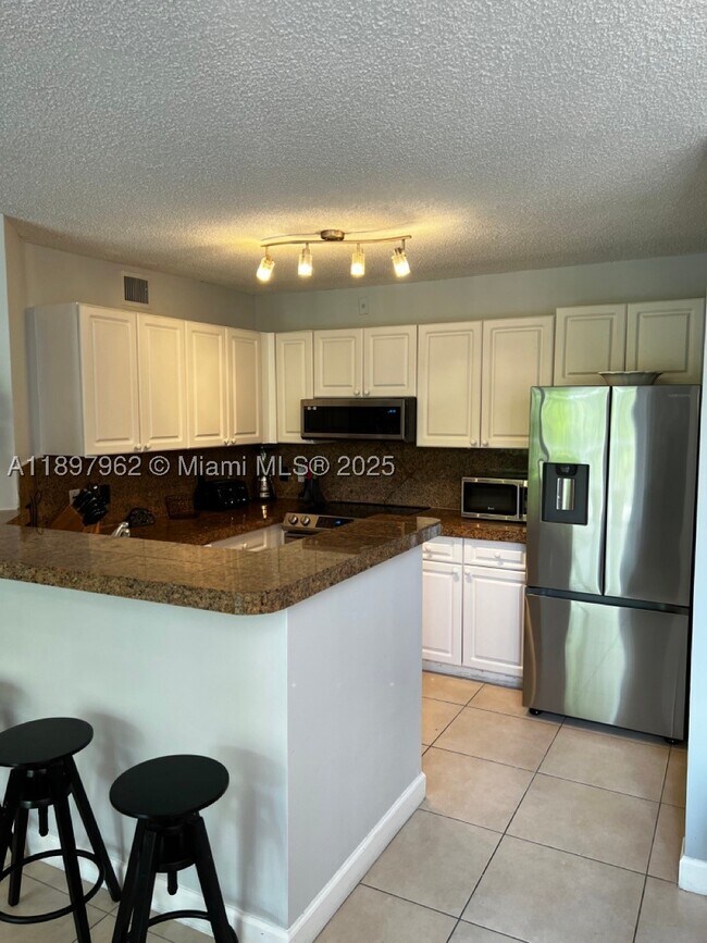 Building Photo - 19501 E Country Club Dr