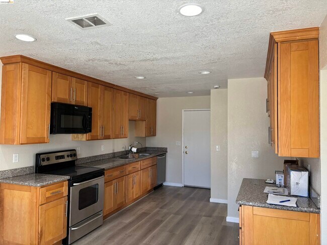 Foto del edificio - 239 Almondtree Ln