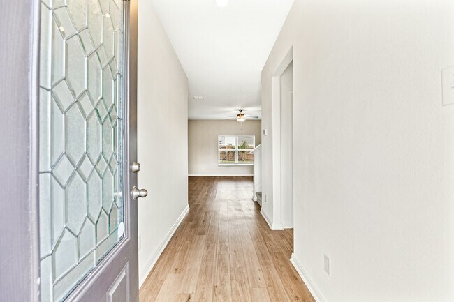 Foto del edificio - 2930 Forsyth Cyn