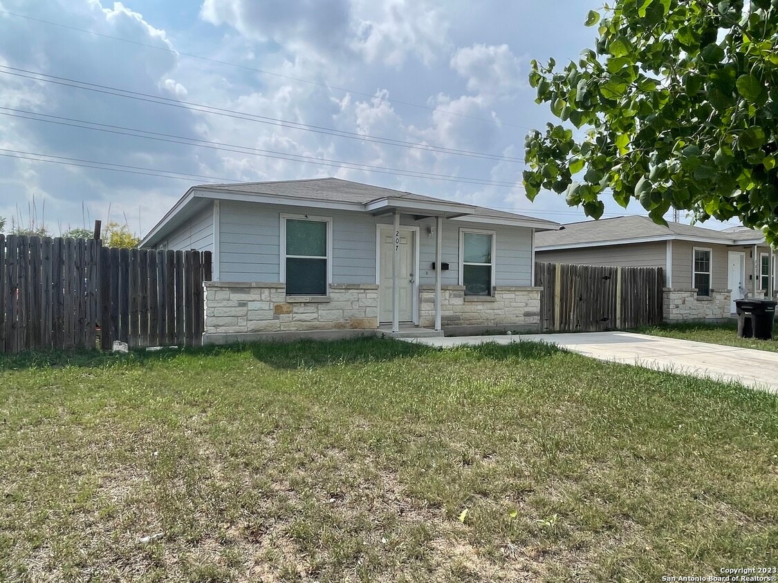 Photo - 207 Carranza St-