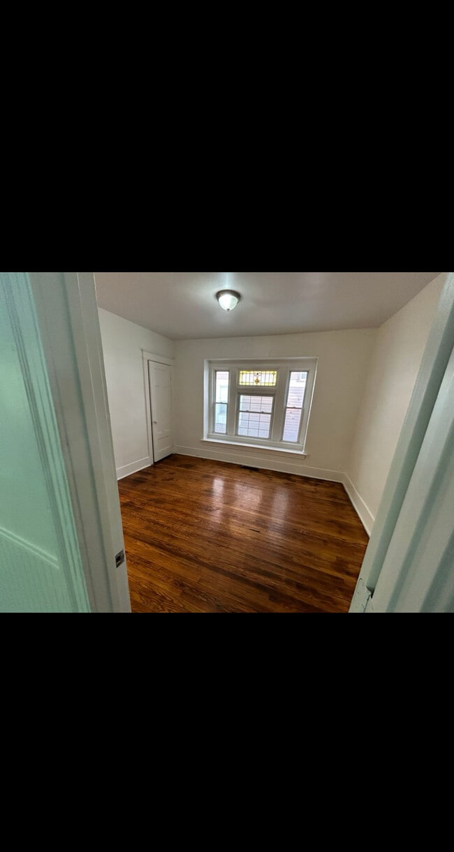 Foto del edificio - 651 Garson Ave