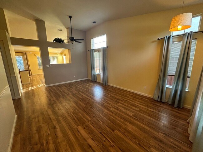 Building Photo - Beautiful Single Story 4 Bedroom, 2 Bath A...