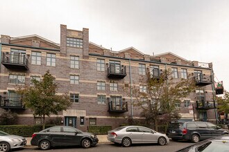 Building Photo - 865 W Buckingham Pl