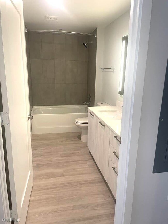 Building Photo - 1 br, 1 bath Condo - 3990 W University Dr ...