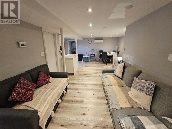 Building Photo - 13163 Bathurst St