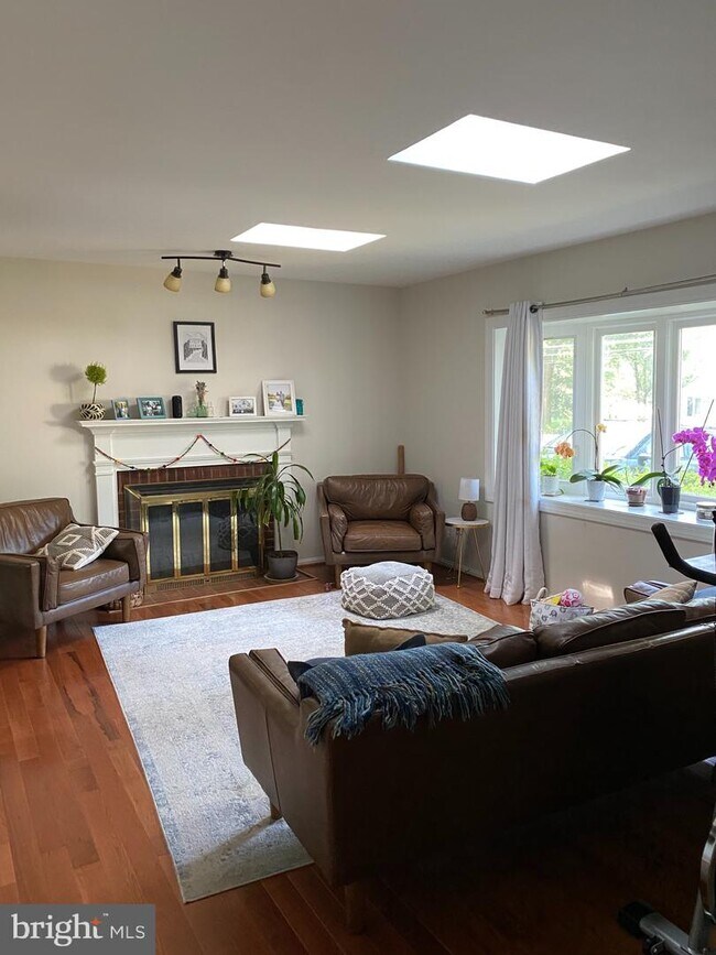 Building Photo - 3137 Creswell Dr