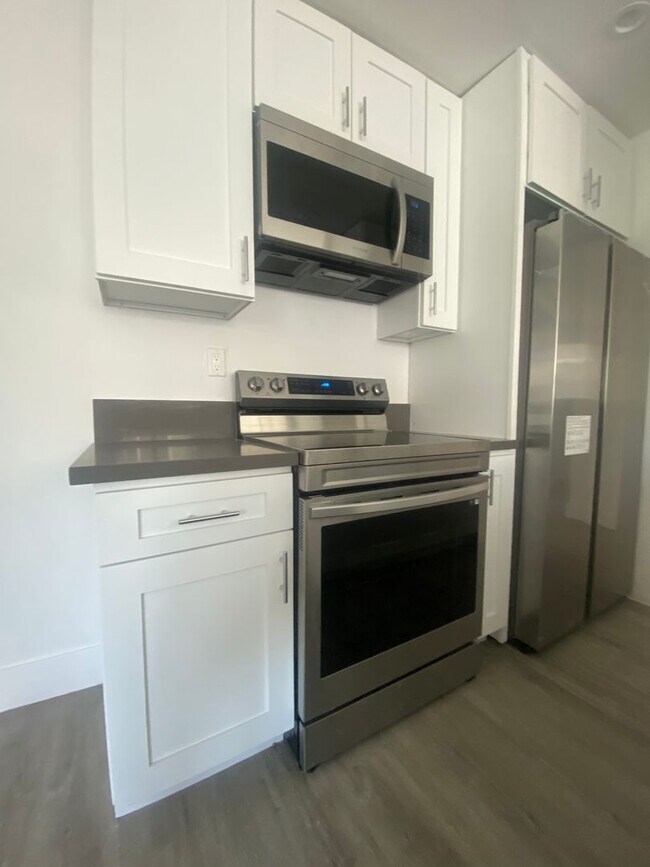 Foto del edificio - Top Floor 2bed2bath Apartment in Koreatown