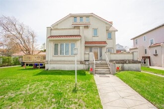 Building Photo - 136 E Olive St