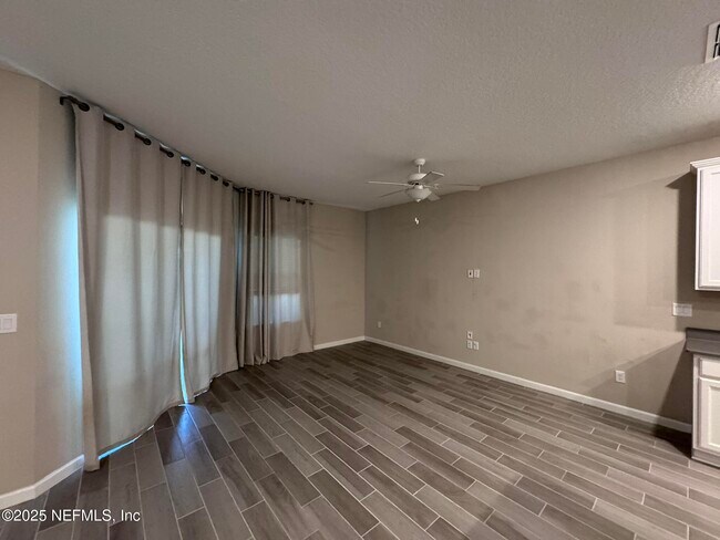 Foto del edificio - 10350 Alder Creek Ln
