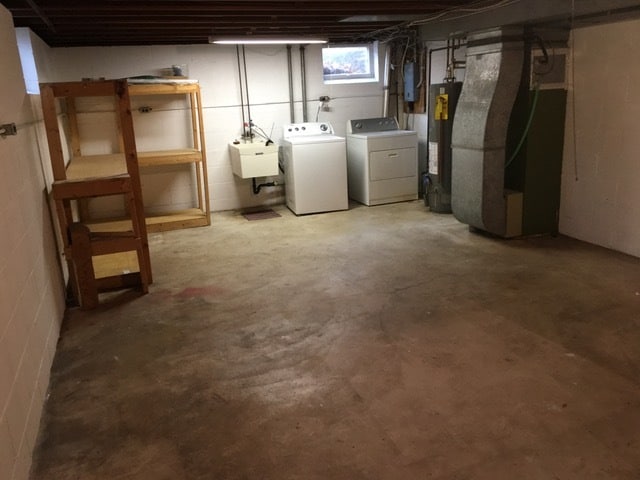 Laundry and storage - 4206 Valley View Rd