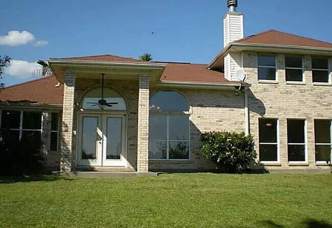 Building Photo - 125 Moonraker Dr