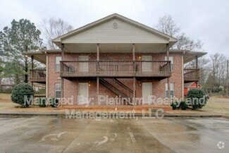 Building Photo - 1640 Golf Club Ln