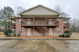 Building Photo - 1640 Golf Club Ln