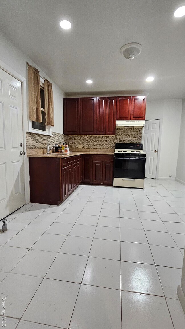 Foto del edificio - 272 New Jersey Ave