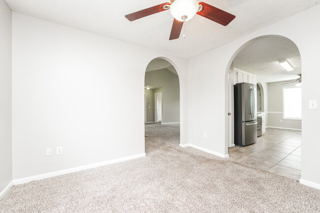 Building Photo - 1520 Julianna Dr