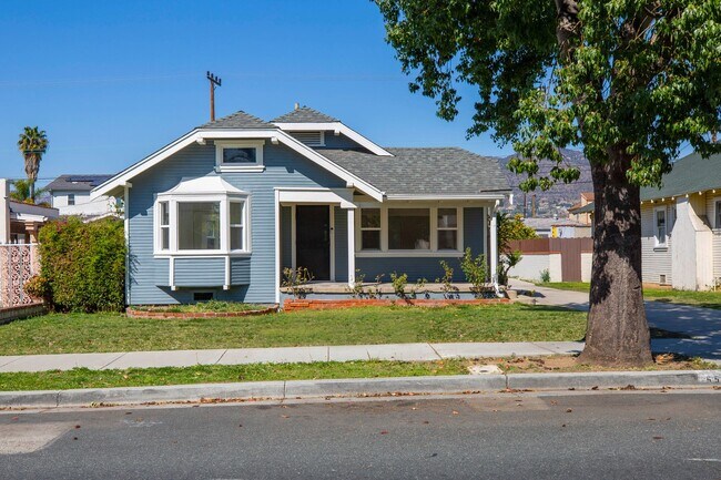 Building Photo - 659 W Wilson Ave