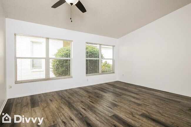 Building Photo - 914 Lockbreeze Dr