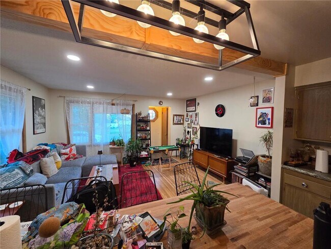 Foto del edificio - 4229 Unity Ave N