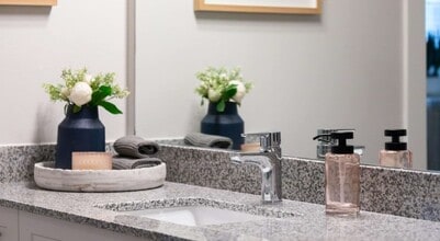 Building Photo - 19101 Town Ridge Ln