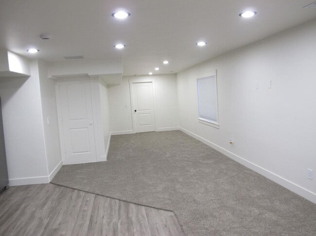 Building Photo - 2037 Bridle Cir
