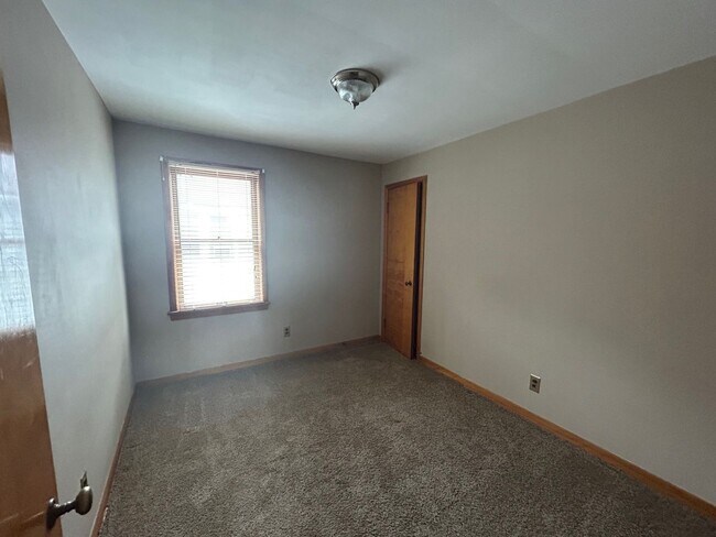 Foto del edificio - 7701 BERRY AVE, Cleveland, OH, 44102