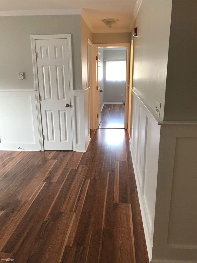 Building Photo - 2 br, 1 bath  - 49 Glade St