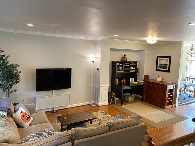 Foto del edificio - 2325 N Greenbrier Ct