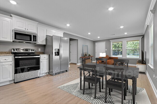 Building Photo - 612 W 23rd St