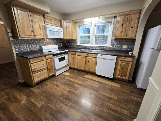 Foto del edificio - Charming Ranch Right Off W King Street!