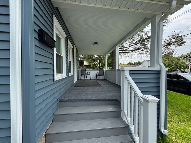 Foto del edificio - Updated Single Family Home in Maine Endwel...