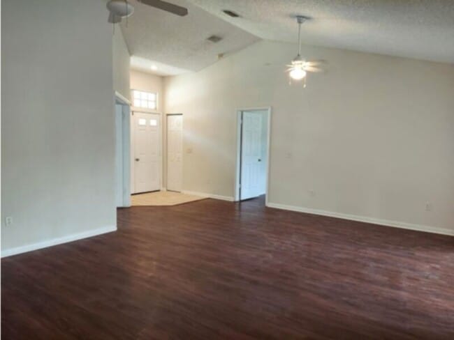 Foto del edificio - Palm Coast, FL 3 Bedroom House/2 Bath Avai...